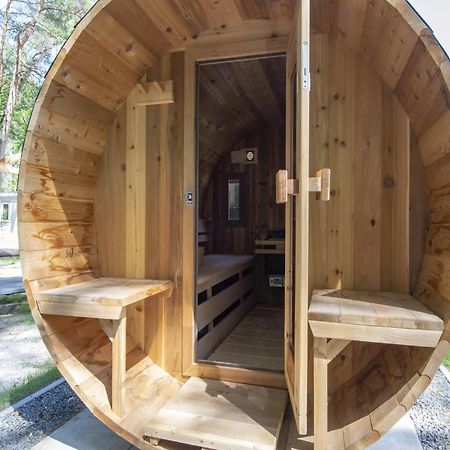 Modern Chalet With Wellness, In A Holiday Park At 12 Km From Eindhoven Mierlo Exterior foto