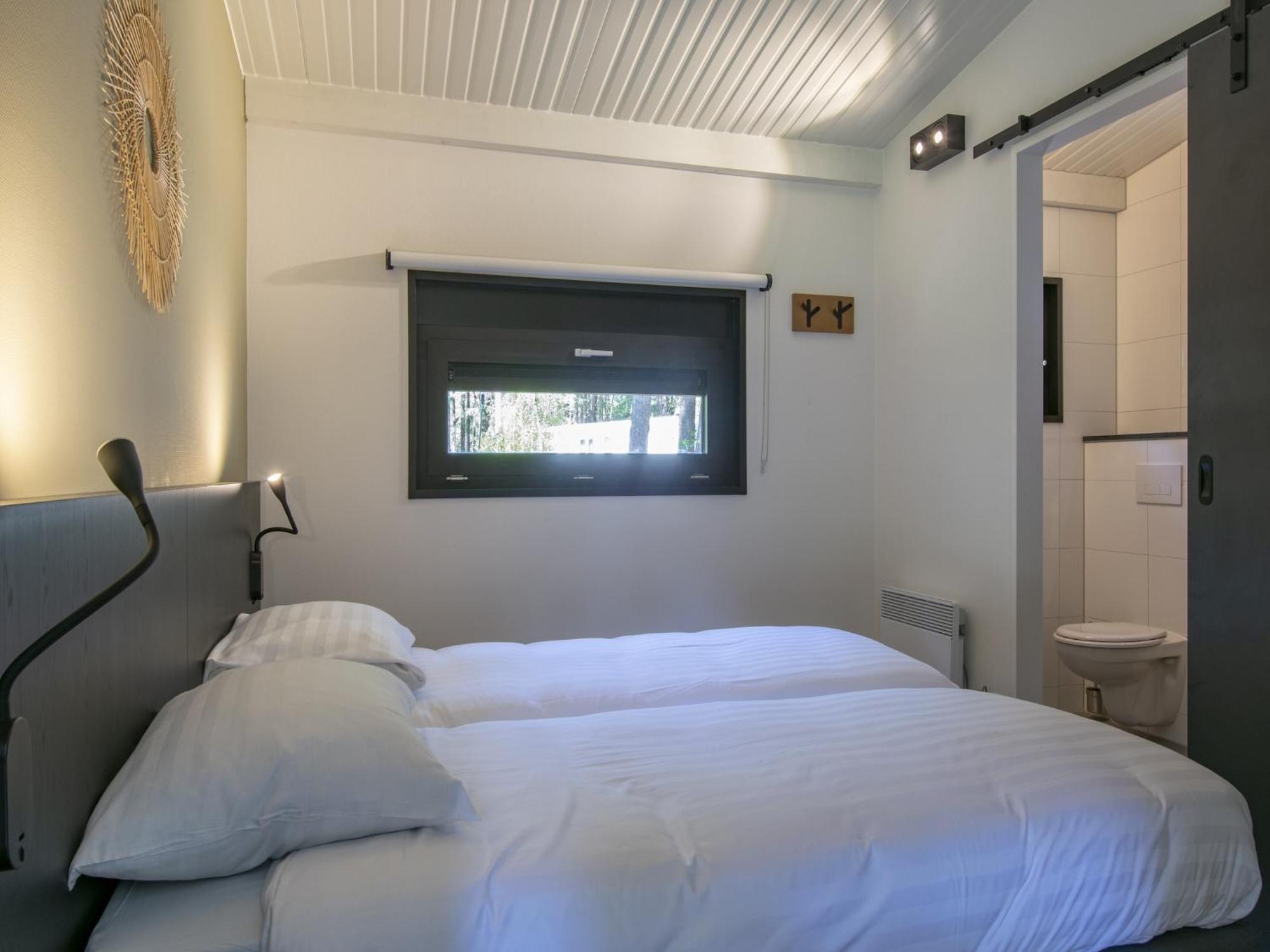 Modern Chalet With Wellness, In A Holiday Park At 12 Km From Eindhoven Mierlo Exterior foto