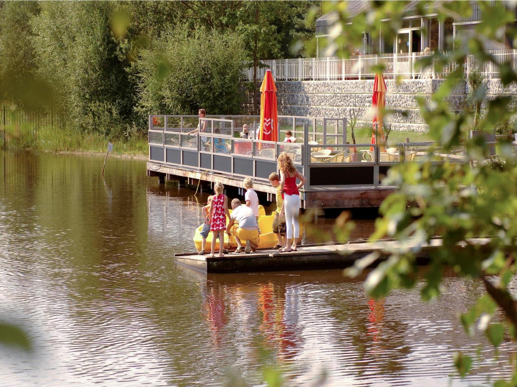 Modern Chalet With Wellness, In A Holiday Park At 12 Km From Eindhoven Mierlo Exterior foto